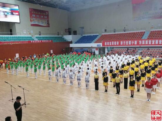 濱?？h廣場舞推廣中心參加8月8日全民健身日活動