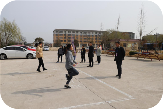 濱?？h五汛鎮(zhèn)中心小學(xué)舉行慶祝第111個(gè)國際三八婦女節(jié)活動