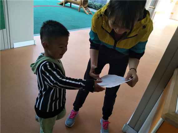 金陵驛社區(qū)開(kāi)展“垃圾分類 從我做起”兒童環(huán)保活動(dòng)