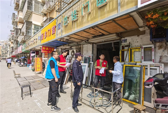 馨康苑社區(qū)：聯合落實門前三包排水證辦理