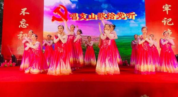永遠(yuǎn)跟黨走 歌舞新征程——記大方社區(qū)“永遠(yuǎn)跟黨走，歌舞新征程”主題文藝匯演