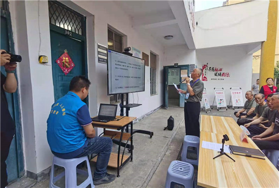 堯安新村社區(qū)開展垃圾分類廣場宣傳活動