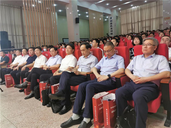 江蘇丹陽陵口鎮(zhèn)開展項(xiàng)目集中簽約暨政銀企對(duì)接會(huì)