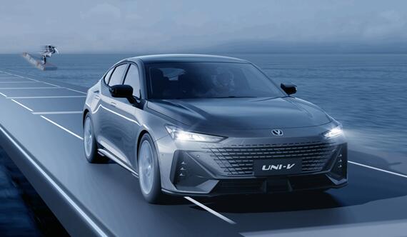 長(zhǎng)安高端轎跑UNI-V亮相！網(wǎng)友：國(guó)產(chǎn)版奧迪A7