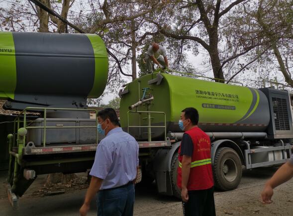 電瓷社區(qū)為民辦實(shí)事 快速響應(yīng)上門為居民消殺美國(guó)白蛾——電瓷社區(qū)便民服務(wù)中心活動(dòng)紀(jì)實(shí)