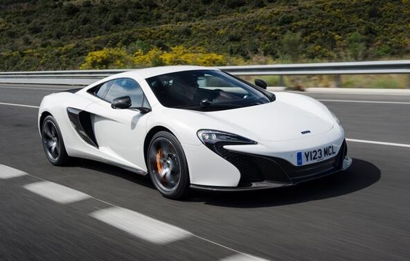 男子駕租來(lái)的300萬(wàn)邁凱倫超跑撞墻！結(jié)果又被貨車撞報(bào)廢